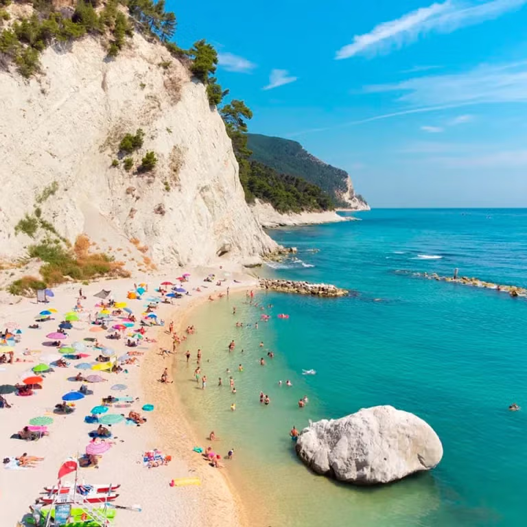 Ai piedi del Conero continuano a sventolare le Bandiere Blu