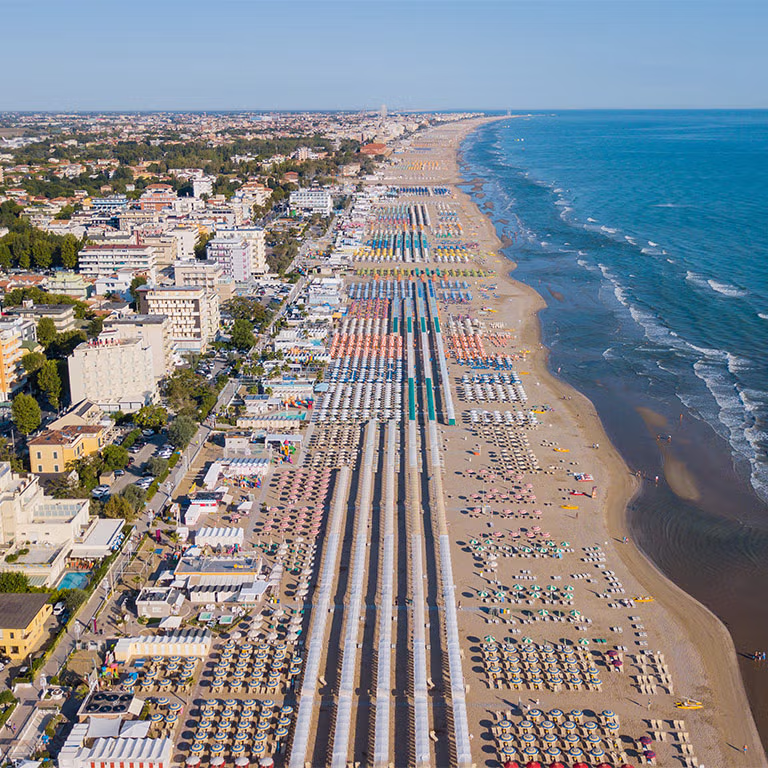 Milano Marittima: quando il mare divent&ograve; mondano